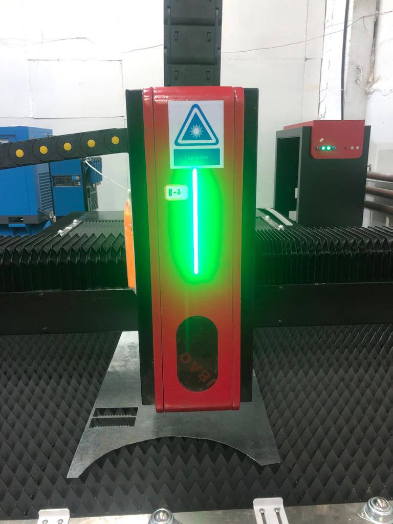Лазерный станок для резки металла от 1000 Вт 1500x3000 мм С ТРУБОРЕЗОМ