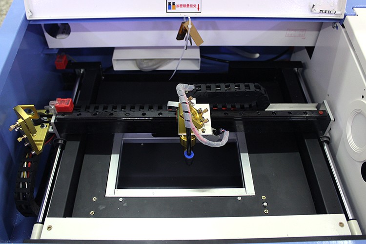 Лазерный станок c ЧПУ 200х300мм 40Вт/М3