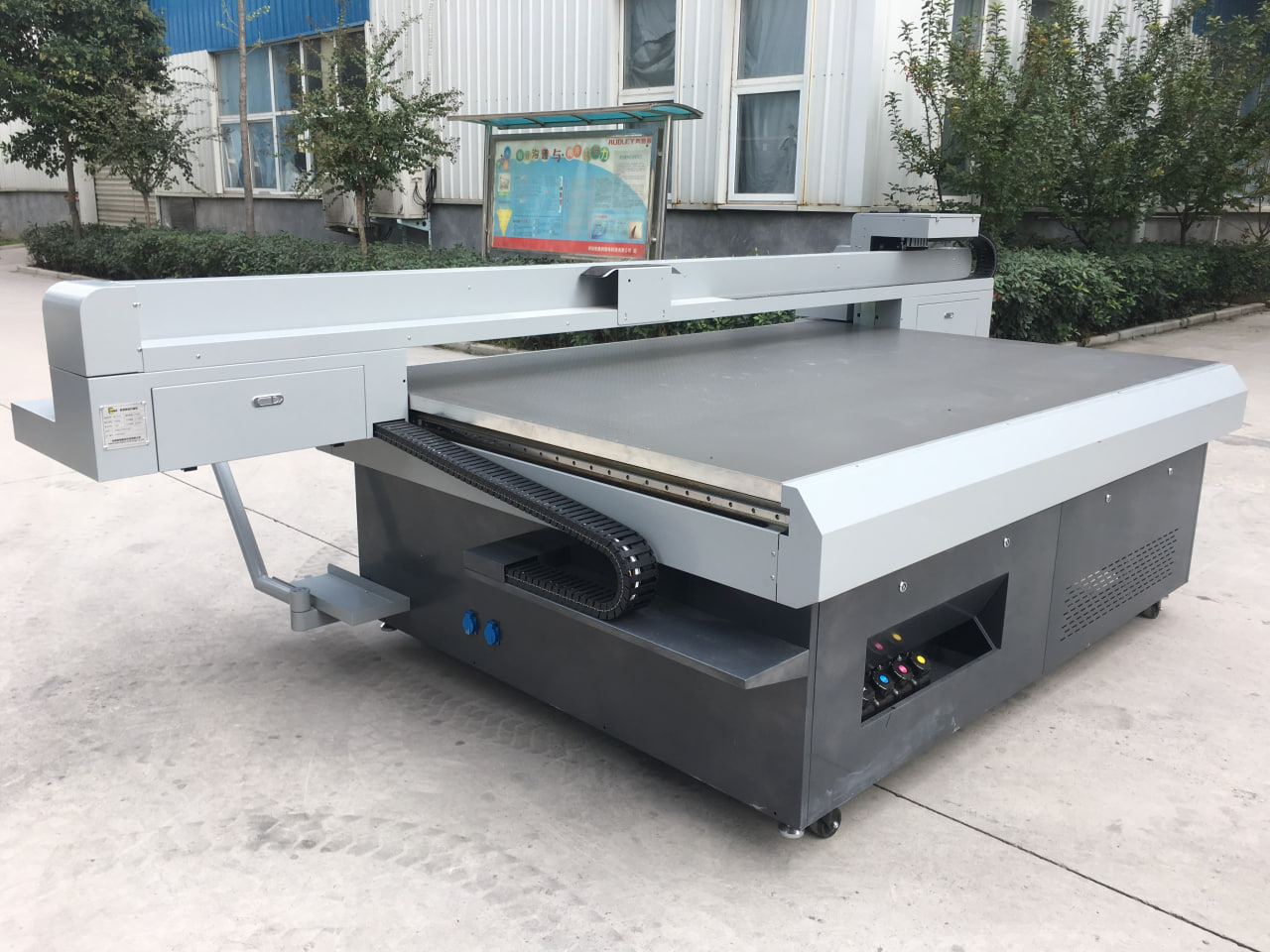 УФ-Принтер RF1325 с рабочим полем 1300х2500 мм