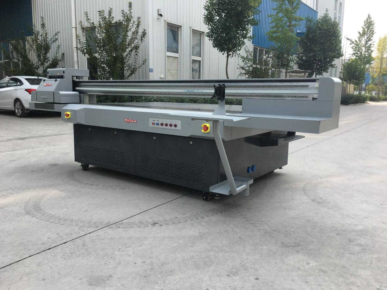 УФ-Принтер RF1325 с рабочим полем 1300х2500 мм